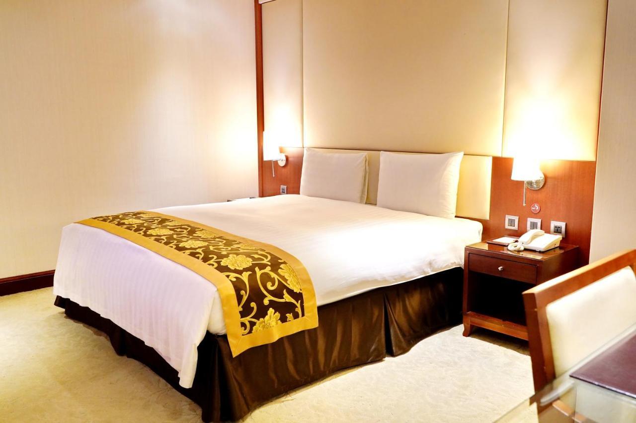 Hu House - Taipei Hotel Bagian luar foto