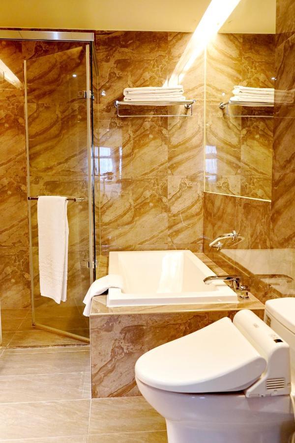 Hu House - Taipei Hotel Bagian luar foto