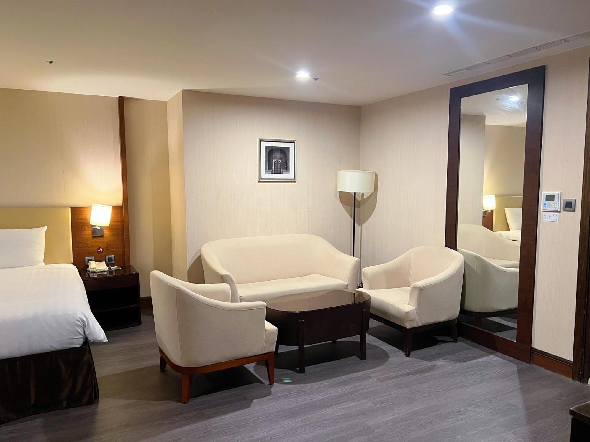 Hu House - Taipei Hotel Bagian luar foto